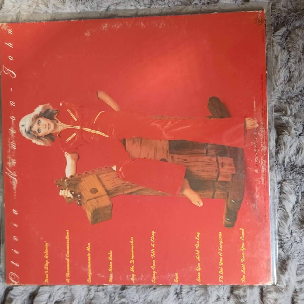Olivia Newton-John 'Don't Stop Believin' Vinyl Record - Picture 2 of 4